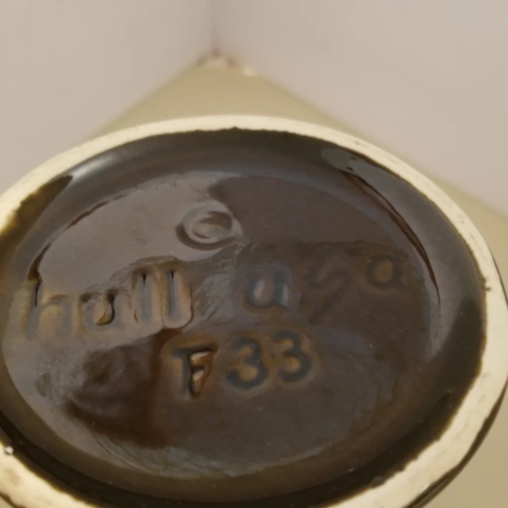 Elegant Green Ceramic Vase - Picture 4 of 4